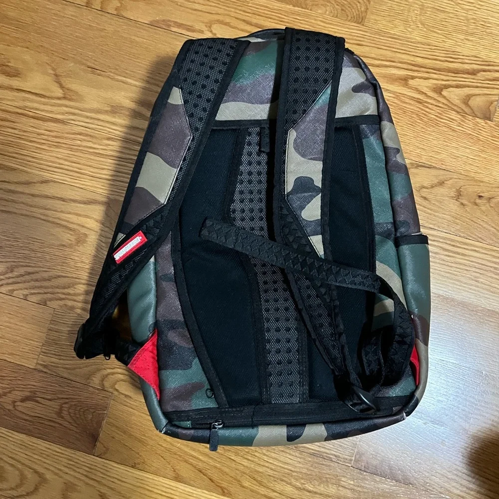 Backpack - Picture 4 of 8